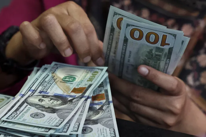 الدولار ينتعش بعد حكم قضائي يوقف رسوم ترامب الجمركية: هل يتجاوز تقلبات التجارة؟ 6 12cd18d0 3c40 11f0 8021 a1b7c8a98b2e file 1748490633897 487337125