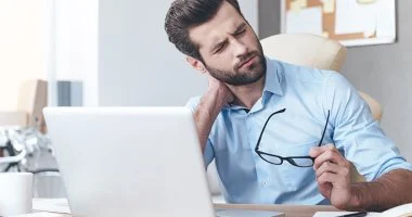 عاداتك اليومية قد تهدد رقبتك: علامات تحذيرية لالتهاب الفقرات العنقية وكيفية الوقاية 2 20180912030955955