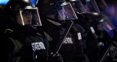 انتشار الحرس الوطني في لوس أنجلوس وسط توترات الهجرة والاحتجاجات 1 202005290844374437