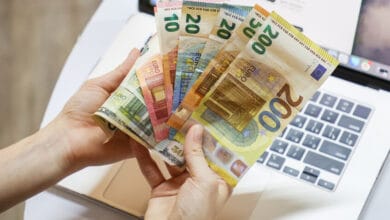اليورو يكتسب قوة: بيانات صناعية إيجابية تدفع العملة الأوروبية للصعود أمام الدولار 7 683d7b4f42360466d558608c