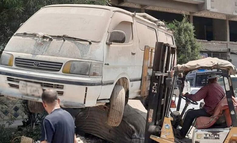 جهود مكثفة للمرور: رفع 36 سيارة متهالكة من الطرق العامة 1 10 14
