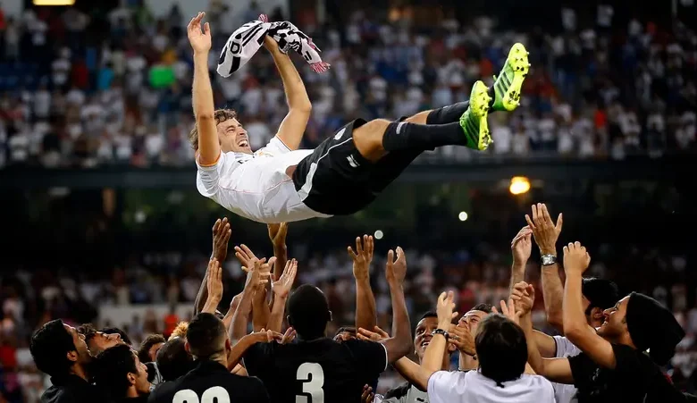 باير ليفركوزن يقيل مدربه بعد 3 مباريات ويرشح 3 أسماء 1 26 1