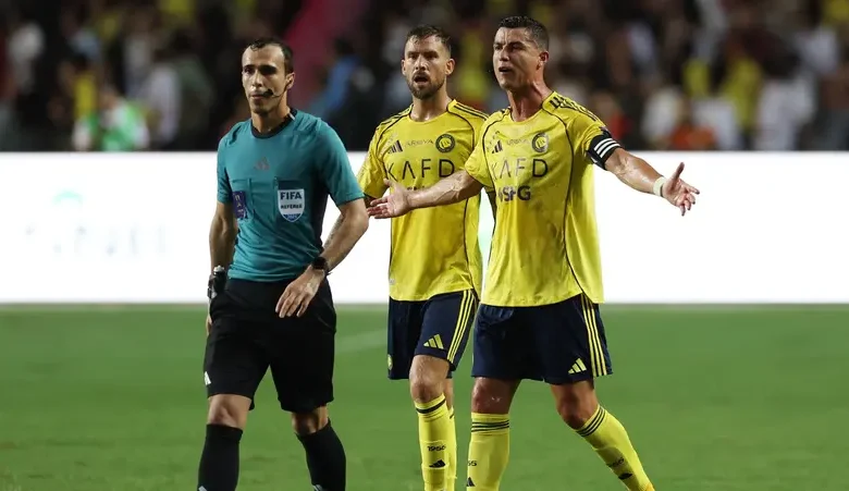 من ثلاثية برشلونة إلى دوري روشن.. مارتينيز: ألعب مع رونالدو "التنافسي الشرس" وكل ما يفكر به هو الفوز 1 28 16