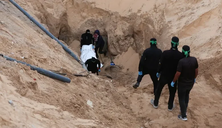 خلال ساعات: الجيش الإسرائيلي يؤكد توجه الصليب الأحمر لاستلام جثتي أسيرين تعتزم حماس تسليمهما في غزة 1 14 16