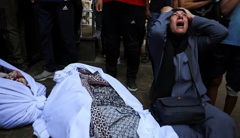خرق متواصل: 11 قتيلاً من عائلة واحدة في قصف على مركبة مدنية يرفع حصيلة ضحايا انتهاكات الهدنة في غزة 1 9 10