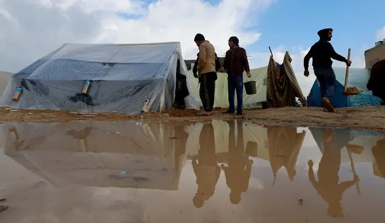 🌧️ الشتاء يضرب بعنف: دعوات لرفع القيود الإسرائيلية وإدخال مأوى عاجل لإنقاذ النازحين في غزة 1 1 12