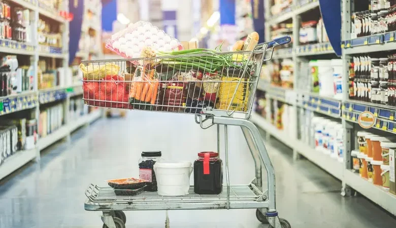 التضخم يدفع الأتراك إلى اليونان: المعارضة تتهم أردوغان بدفع المواطنين للسفر لتأمين المواد الغذائية الأساسية 1 17 4
