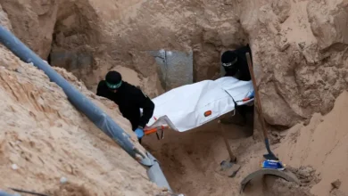 تبرير "أساليب التمويه": الناطق باسم حماس يكشف عن دواعي إخفاء مواقع جثامين الرهائن لتجنب القصف الإسرائيلي 1 5 5