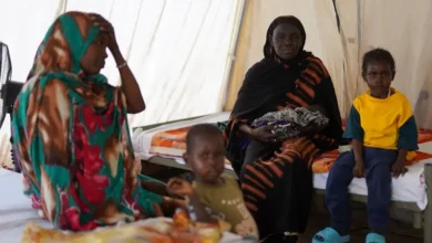 مطالبة بـ "حكومة مدنية" في السودان.. والدعم السريع والبرهان يتنافسان على الترحيب بجهود ترامب والرياض لوقف القتال 7 9 18