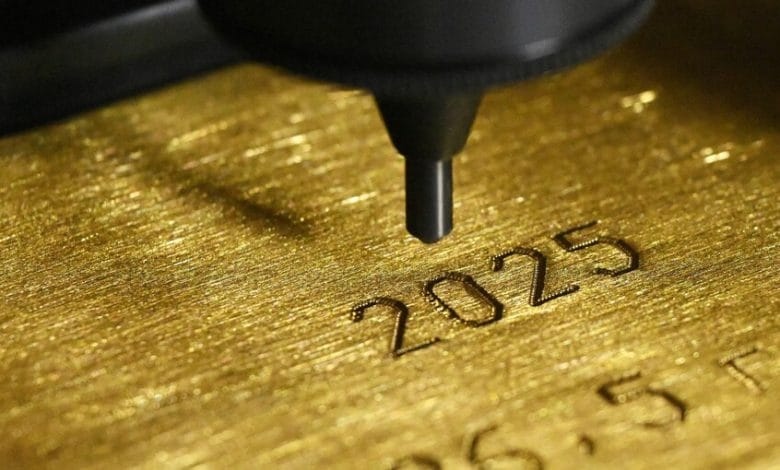 تسونامي المعادن الثمينة.. الذهب يخترق سقف الـ 4500 دولار والفضة تقود "ثورة المستثمرين" 2 694b726c4c59b756d726125d