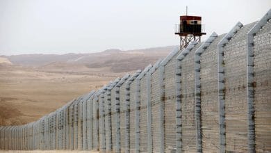 الجيش الإسرائيلي يستعين بالمروحيات لإسقاط شحنة أسلحة قادمة من مصر 2 6953d1c54236043ed02b8b80