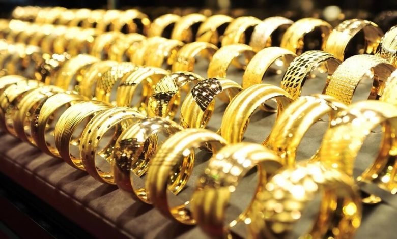 "تسونامي الذهب" يضرب مصر: عيار 21 يكسر حاجز الـ 7000 جنيه لأول مرة في التاريخ.. والأوقية العالمية تخترق سقف الـ 5300 دولار في "الأربعاء الكبير"! 1 6979f4ae4c59b7017e6f497c