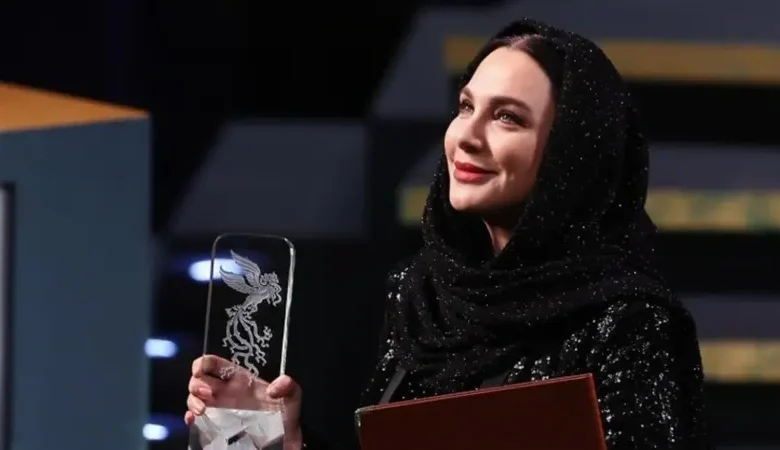 سلاف فواخرجي في أرض الملائكة: رسائل من طهران حول الحجاب والحرية.. وقصة مخرج سقط من عينها 7 b4d78c64 aa45 48c9 bb78 c031e620a4b0 16x9 1200x676