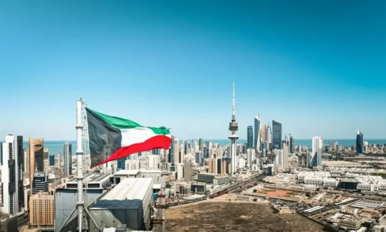 الإطفاء الكويتي يسيطر على حريق مطار الكويت ويواصل مكافحة نيران التأمينات 1 تنزيل