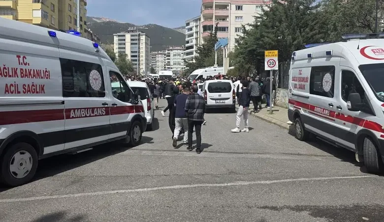 {مأساة مدرسية جديدة في تركيا مقتل معلم و3 طلاب وإصابة 20 آخرين في إطلاق نار بمدرسة بكهرمان مرعش 1 c919bf41 2ebc 4a8d b4a1 613e9ab3b58c 16x9 1200x676