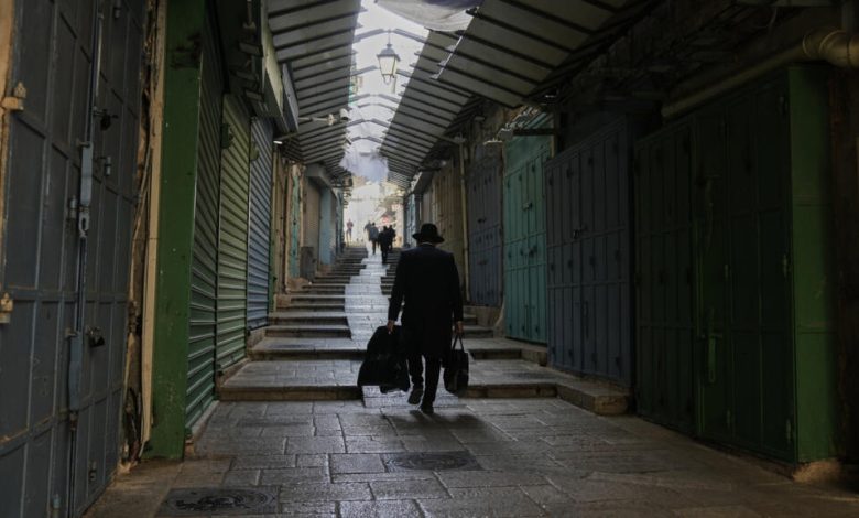 إخلاء عائلات فلسطينية في القدس لصالح المستوطنين 1 d8a5d8aed984d8a7d8a1 d8b9d8a7d8a6d984d8a7d8aa d981d984d8b3d8b7d98ad986d98ad8a9 d981d98a d8a7d984d982d8afd8b3 d984d8b5d8a7d984d8ad d8a7