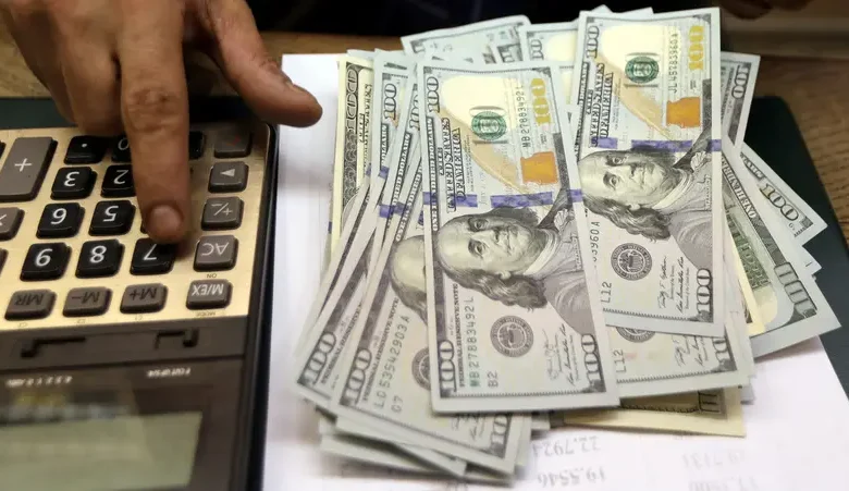 تراجع مفاجئ لسعر الدولار في مصر رغم نزيف الأموال الساخنة والجنيه يستفيد من هبوط العملة عالمياً 1 a79db9c8 b382 41ce 8d43 a6b97f298bd0 16x9 1200x676