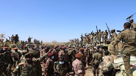 انشقاق كبير لقوات الدعم السريع وانضمامها للجيش السوداني 1 d8a7d986d8b4d982d8a7d982 d983d8a8d98ad8b1 d984d982d988d8a7d8aa d8a7d984d8afd8b9d985 d8a7d984d8b3d8b1d98ad8b9 d988d8a7d986d8b6d985d8a7