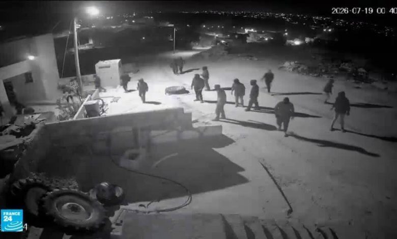 مستوطنون يحرقون مسجداً في الضفة الغربية 1 d985d8b3d8aad988d8b7d986d988d986 d98ad8add8b1d982d988d986 d985d8b3d8acd8afd8a7d98b d981d98a d8a7d984d8b6d981d8a9 d8a7d984d8bad8b1d8a8