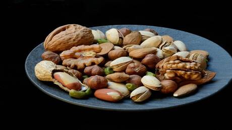 المكسرات: حقائق أم خرافات؟ 1 d8a7d984d985d983d8b3d8b1d8a7d8aa d8add982d8a7d8a6d982 d8a3d985 d8aed8b1d8a7d981d8a7d8aad89f