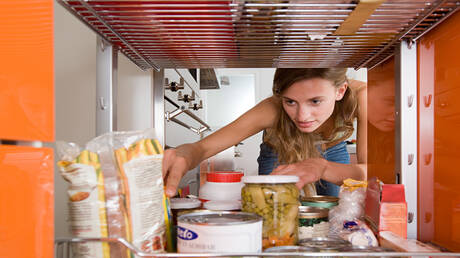 طبيب أعصاب أمريكي يكشف: 3 أطعمة خطيرة على صحة الدماغ 1 d8b7d8a8d98ad8a8 d8a3d8b9d8b5d8a7d8a8 d8a3d985d8b1d98ad983d98a d98ad983d8b4d981 3 d8a3d8b7d8b9d985d8a9 d8aed8b7d98ad8b1d8a9 d8b9d984