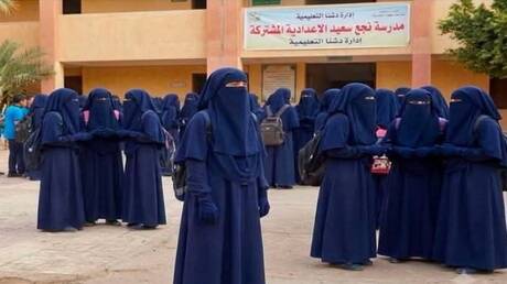 نقاب الطالبات في طابور مدرسة مصرية يشعل جدلاً واسعاً 1 d986d982d8a7d8a8 d8a7d984d8b7d8a7d984d8a8d8a7d8aa d981d98a d8b7d8a7d8a8d988d8b1 d985d8afd8b1d8b3d8a9 d985d8b5d8b1d98ad8a9 d98ad8b4d8b9